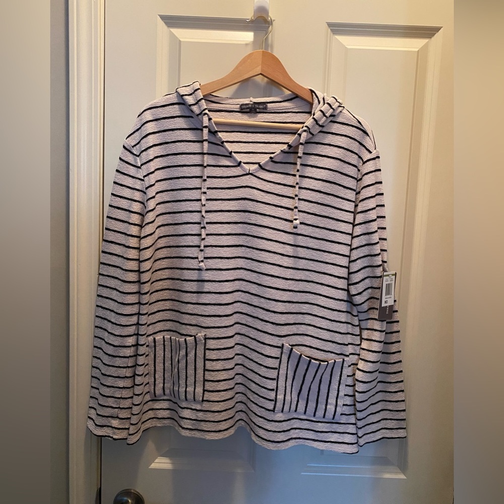 NWT Beige & Black Thread 4 Thought Top-M